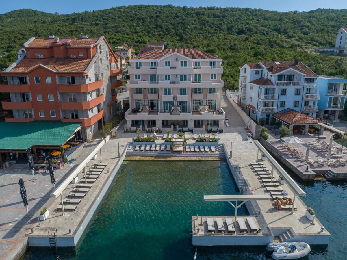 Apartments Adeona Тиват Екстериор снимка