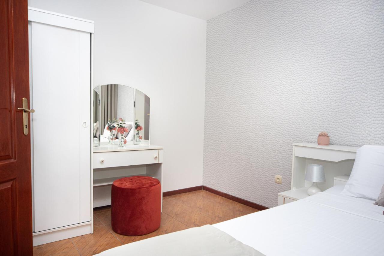Apartments Adeona Тиват Екстериор снимка