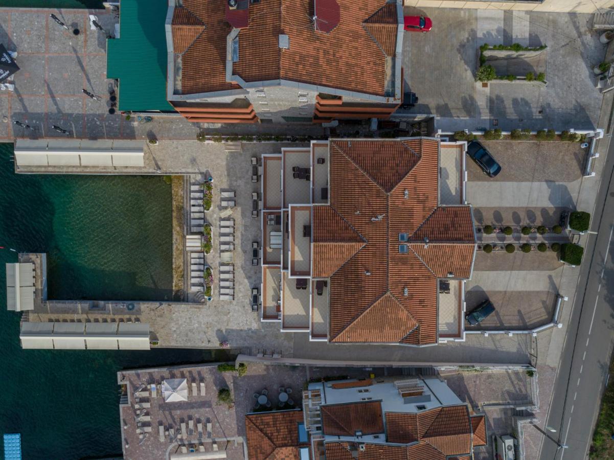 Apartments Adeona Тиват Екстериор снимка