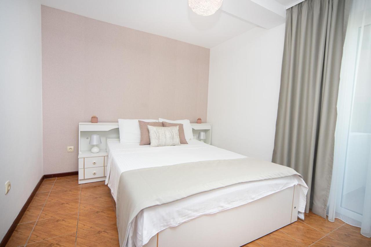 Apartments Adeona Тиват Екстериор снимка
