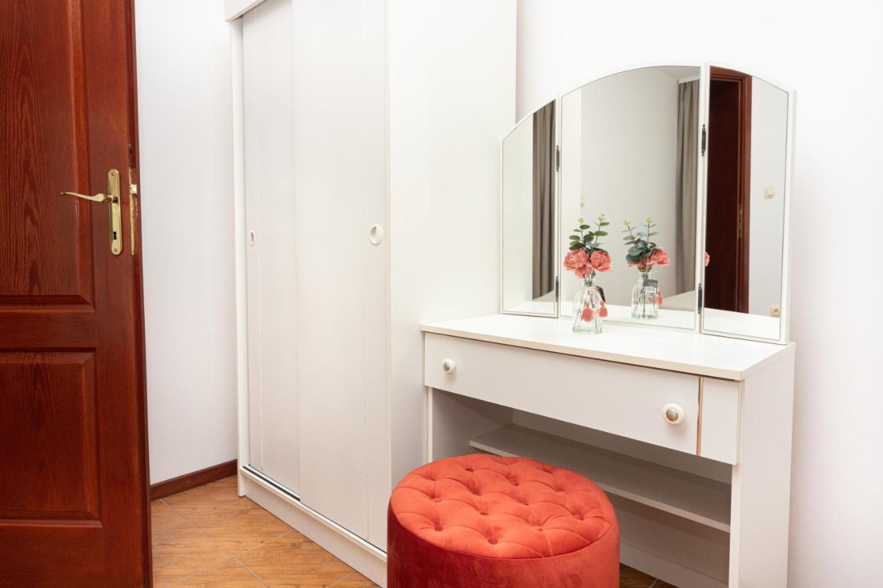 Apartments Adeona Тиват Екстериор снимка